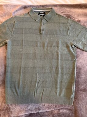 Men’s green knit polo